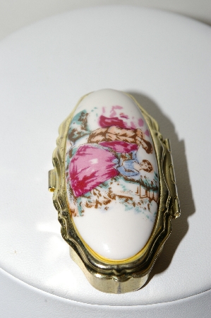 +MBA #87-155  "Vintage Victorian Pill Box