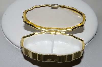 +MBA #87-155  "Vintage Victorian Pill Box