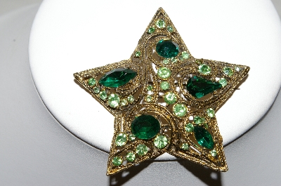 +MBA #87-210  Vintage Gold Tone Green Rhinestone "Star" Brooch