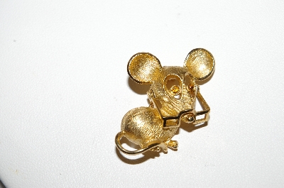 +MBA #87-369  Avon Gold Tone "Mouse With Glass's" Pin
