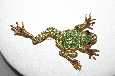 +MBA #87-330   Vintage Gold Plated Green Crystal Frog Pin