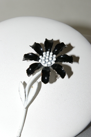 +MBA #87-331  Vintage Black & White Enameled Flower Pin