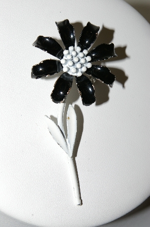 +MBA #87-331  Vintage Black & White Enameled Flower Pin
