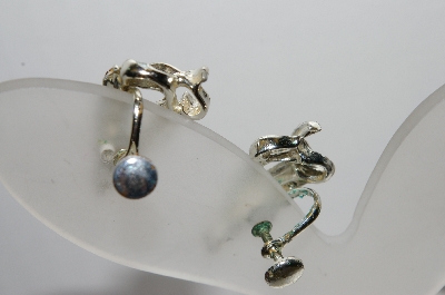 +MBA #90-147  Vintage Silvertone Purple Rhinestone Screw Back Earrings