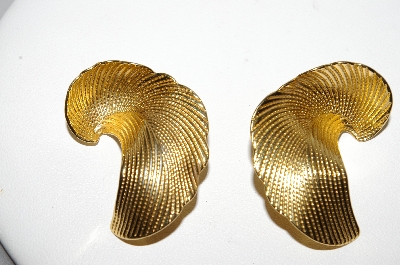 +MBA #88-207   Trifari Gold Tone Clip On Earrings