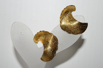 +MBA #88-207   Trifari Gold Tone Clip On Earrings