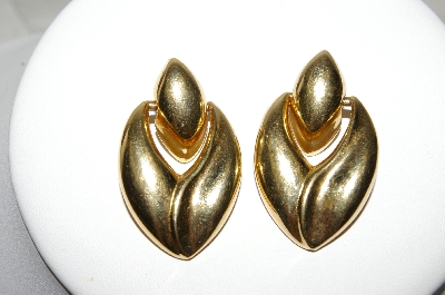 +MBA #88-146  Vintage Gold Tone Hinged Pierced Earrings