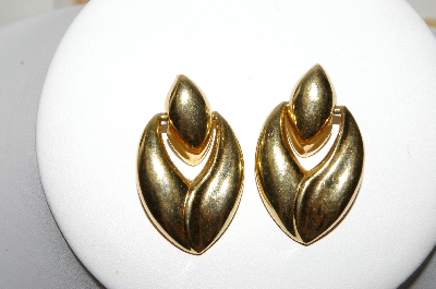 +MBA #88-146  Vintage Gold Tone Hinged Pierced Earrings