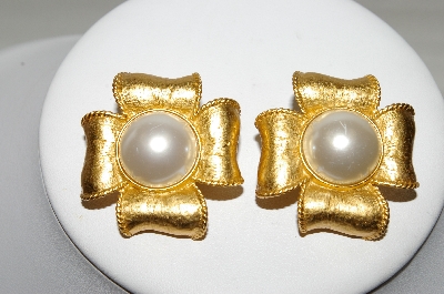 +MBA #88-118  "Large Beautiful Gold Plated Faux Pearl Clip On Earrings
