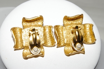 +MBA #88-118  "Large Beautiful Gold Plated Faux Pearl Clip On Earrings