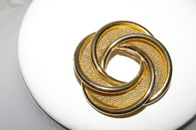 +MBA #88-133  Vintage Large Gold Tone Mesh & Swirl Look Brooch