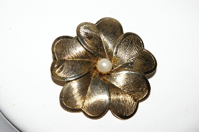 +MBA #88-421  Vintage Gold Plated Flower & Center Pearl Pin