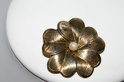 +MBA #88-421  Vintage Gold Plated Flower & Center Pearl Pin