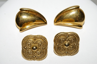 +MBA #88-013   2 Pairs Gold Tone Vintage Pierced Earrings
