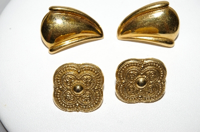 +MBA #88-013   2 Pairs Gold Tone Vintage Pierced Earrings
