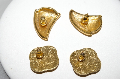 +MBA #88-013   2 Pairs Gold Tone Vintage Pierced Earrings