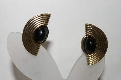 +MBA #88-173   Vintage Black Stone Gold Tone Clip On Earrings