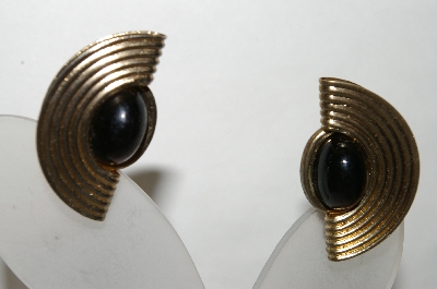 +MBA #88-173   Vintage Black Stone Gold Tone Clip On Earrings