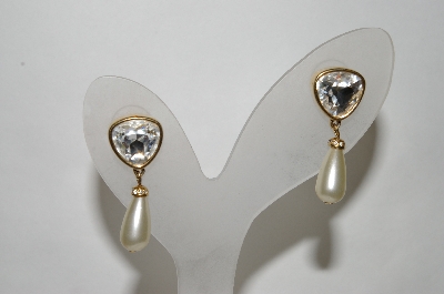 +MBA #89-090  " "Swan Stamped" Sarah Coventry Gold Tone, Clear Crystal & Faux Pearl Drop Earrings