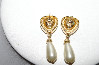 +MBA #89-090  " "Swan Stamped" Sarah Coventry Gold Tone, Clear Crystal & Faux Pearl Drop Earrings