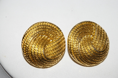 +MBA #88-002   Vintage Gold Tone Round Rope Look Pierced Earrings