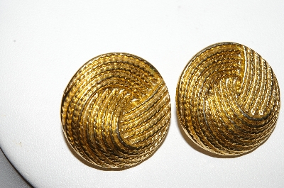 +MBA #88-002   Vintage Gold Tone Round Rope Look Pierced Earrings