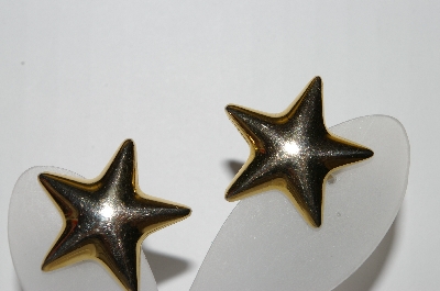 +MBA #88-419  "Signed "AK" Gold Plated Star Clip On Earrings