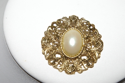+MBA #88-245   Gold Plated Fancy Round Faux Pearl Pin