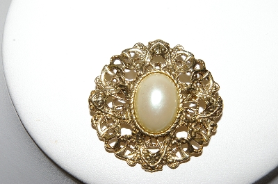 +MBA #88-245   Gold Plated Fancy Round Faux Pearl Pin