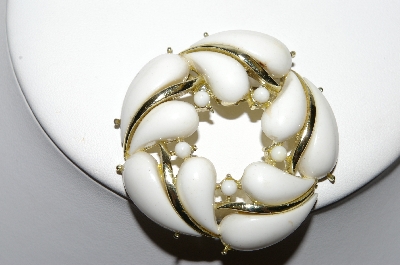 +MBA #87-101   Gold Tone White Acrylic Stone Pin