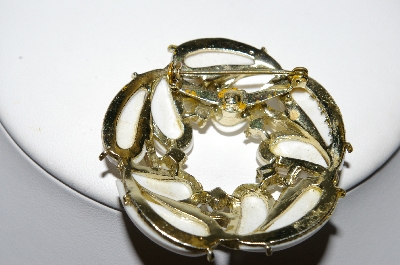 +MBA #87-101   Gold Tone White Acrylic Stone Pin