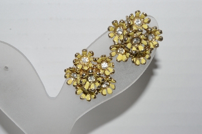 +MBA #92-021 "Vintage Goldtone Yellow Flower Screw Back Earrings"