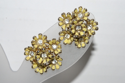 +MBA #92-021 "Vintage Goldtone Yellow Flower Screw Back Earrings"