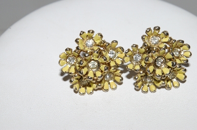 +MBA #92-021 "Vintage Goldtone Yellow Flower Screw Back Earrings"