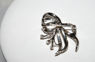 +MBA #95-03 "Vintage Silvertone Crystal Rhinestone Fancy Bow Pin"