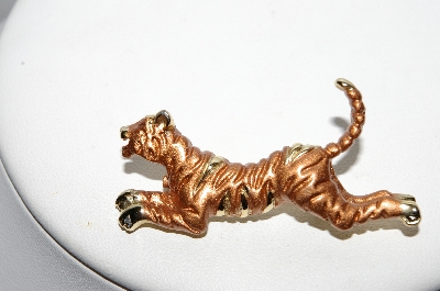 +MBA #97-050 "Vintage Goldtone Hand Painted Small Tiger Pin"