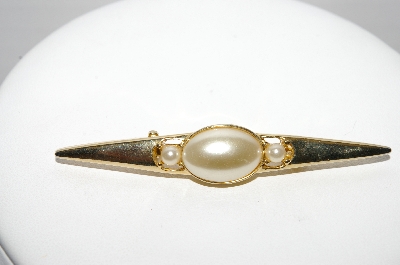 +MBA #97-042 "Vintage Goldtone Faux Pearl Pin"