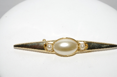 +MBA #97-042 "Vintage Goldtone Faux Pearl Pin"