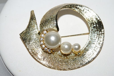 +MBA #97-039 "Vintage Goldtone Faux Pearl & Rhinestone Fancy Brooch"