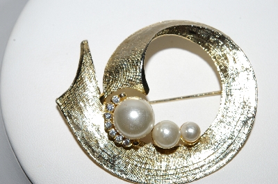 +MBA #97-039 "Vintage Goldtone Faux Pearl & Rhinestone Fancy Brooch"