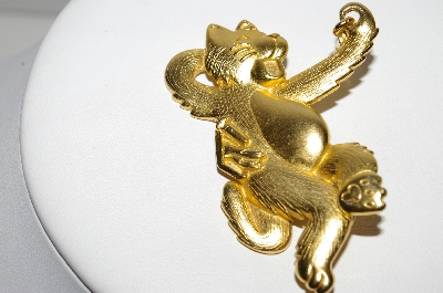 +MBA #97-135 "JJ Jonette Jewelry Co. Goldtone Cat Pin With Fish Charm"