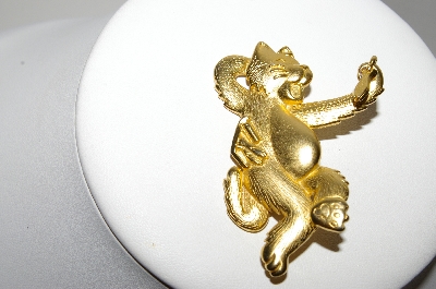 +MBA #97-135 "JJ Jonette Jewelry Co. Goldtone Cat Pin With Fish Charm"