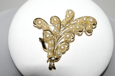 +MBA #96-034 "Vintage Goldtone Faux Glass Pearl Brooch"