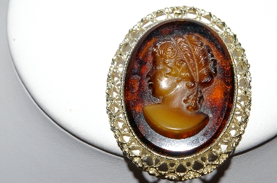 +MBA #96-020  "Vintage Goldtone Beautiful Smokey Glass Cameo Pin/Pendant"