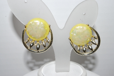 +MBA #96-040  "Vintage Goldtone Yellow Lucite Clip On Earrings"