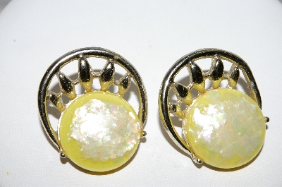 +MBA #96-040  "Vintage Goldtone Yellow Lucite Clip On Earrings"