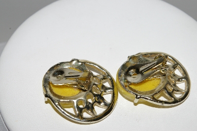 +MBA #96-040  "Vintage Goldtone Yellow Lucite Clip On Earrings"