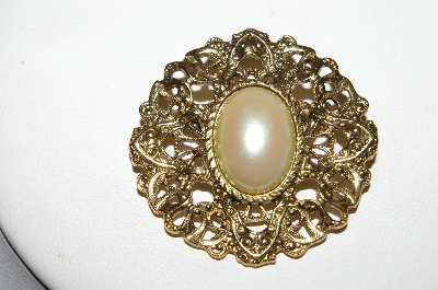 +MBA #94-373 "Vintage Goldtone Faux Pearl Pin"