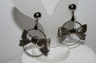 +MBA #94-027  "VIntage Silvertone Large Bow Clip On Earrings"