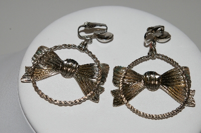 +MBA #94-027  "VIntage Silvertone Large Bow Clip On Earrings"